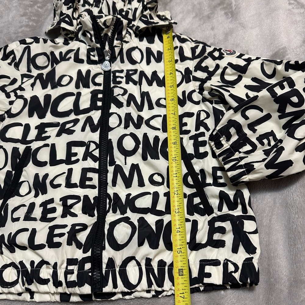 Price firm Moncler kids jacket - Picture 9 of 11